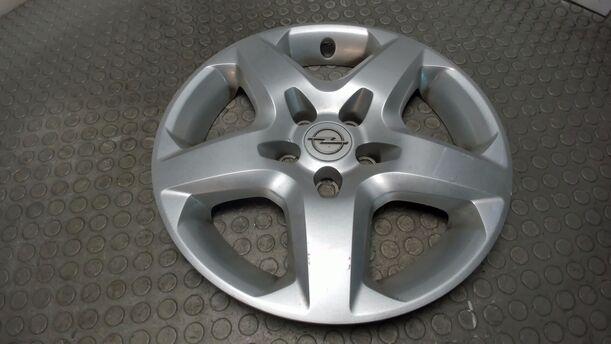 Foto: EINZELNE RADKAPPE / RADDECKEL 16 ZOLL eines Opel Astra 1.6 Caravan