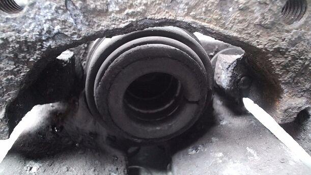 Foto: BREMSSATTEL HINTEN LINKS ( ATE ) eines BMW 523i touring