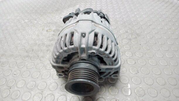 Foto: LICHTMASCHINE / GENERATOR ( 100 A ) eines Opel Astra 1.6 Caravan