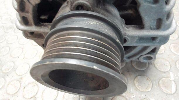 Foto: LICHTMASCHINE / GENERATOR ( 100 A ) eines Opel Astra 1.6 Caravan
