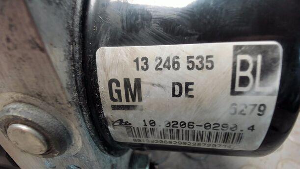 Foto: HAUPTBREMSAGGREGAT ABS eines Opel Astra 1.6 Caravan