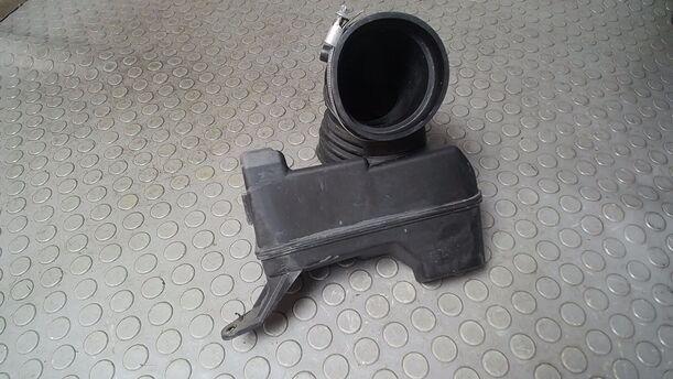 Foto: RESONATOR LUFTFILTER eines BMW 523i touring