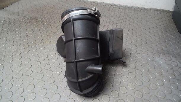 Foto: RESONATOR LUFTFILTER eines BMW 523i touring