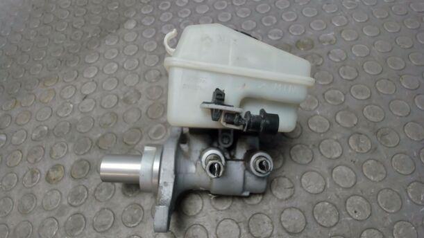 Foto: HAUPTBREMSZYLINDER eines Opel Astra 1.6 Caravan