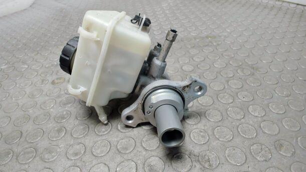 Foto: HAUPTBREMSZYLINDER eines Opel Astra 1.6 Caravan