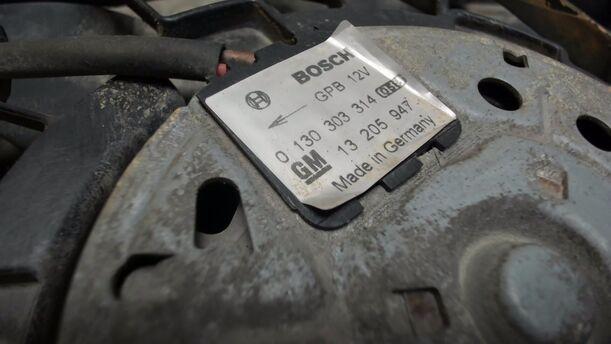 Foto: ELEKTROLÜFTER eines Opel Astra 1.6 Caravan