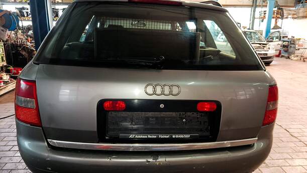 Foto: HECKKLAPPE/ HECKDECKEL ( AVANT / FACELIFT ) eines Audi A6 Avant 2.5 TDI quattro