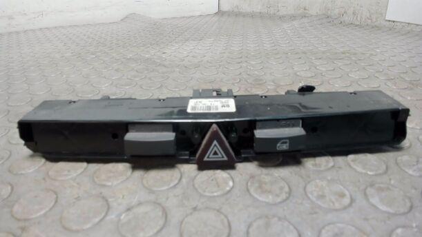 Foto: WARNBLINKSCHALTER / SCHALTEREINHEIT eines Opel Astra 1.6 Caravan