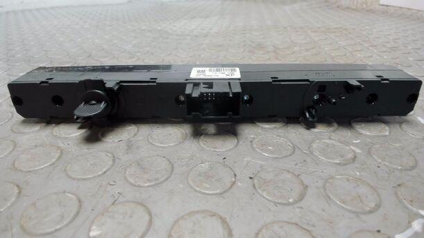 Foto: WARNBLINKSCHALTER / SCHALTEREINHEIT eines Opel Astra 1.6 Caravan