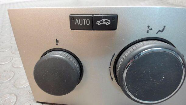 Foto: HEIZUNGSBETÄTIGUNG eines Opel Astra 1.6 Caravan