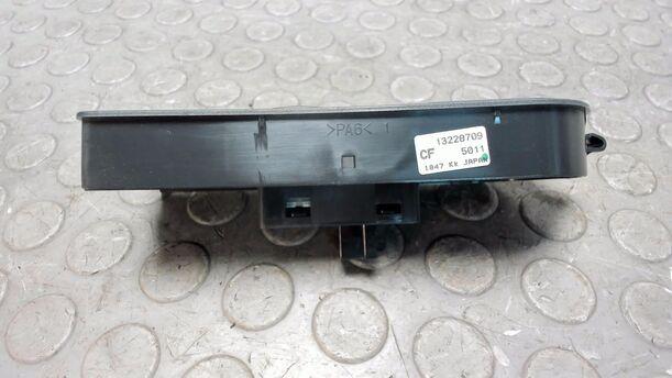 Foto: FENSTERHEBERSCHALTER eines Opel Astra 1.6 Caravan