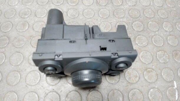 Foto: LICHTSCHALTER / KOMBISCHALTER eines Opel Astra 1.6 Caravan