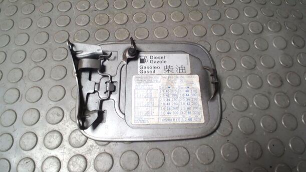 Foto: TANKKLAPPE/ TANKDECKEL ( AVANT ) eines Audi A6 Avant 2.5 TDI quattro