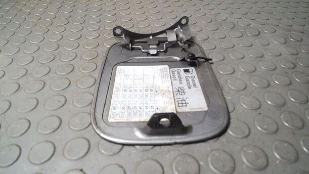 Foto: TANKKLAPPE/ TANKDECKEL ( AVANT ) eines Audi A6 Avant 2.5 TDI quattro