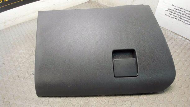 Foto: HANDSCHUHFACH eines Opel Astra 1.6 Caravan