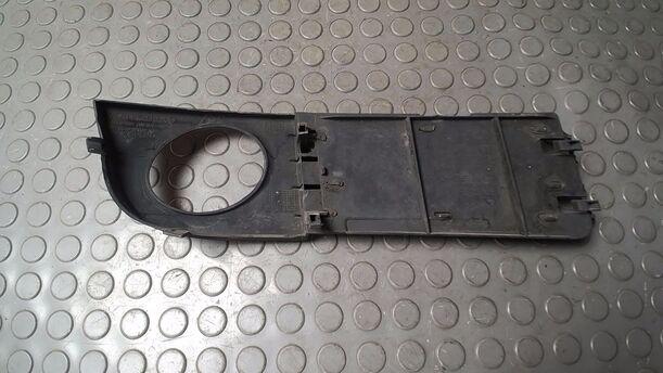 Foto: LUFTGITTER/ BLENDE NEBELSCHEINWERFER LINKS eines Audi A6 Avant 2.5 TDI quattro