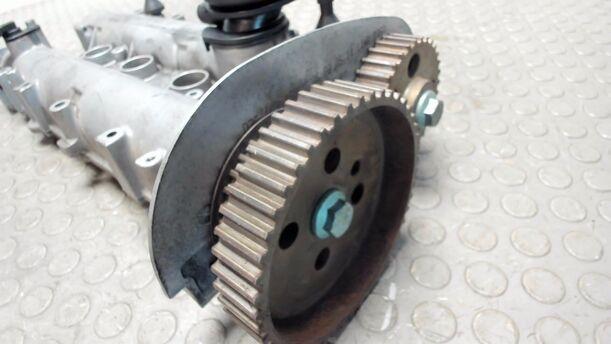 Foto: VENTILDECKEL / NOCKENWELLENGEHÄUSE eines VW Golf Plus 1.4