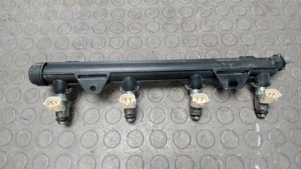Foto: KRAFTSTOFFVERTEILER / EINSPRITZDÜSE eines VW Golf Plus 1.4