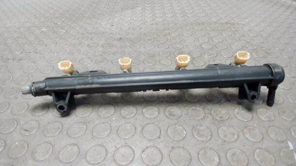Foto: KRAFTSTOFFVERTEILER / EINSPRITZDÜSE eines VW Golf Plus 1.4
