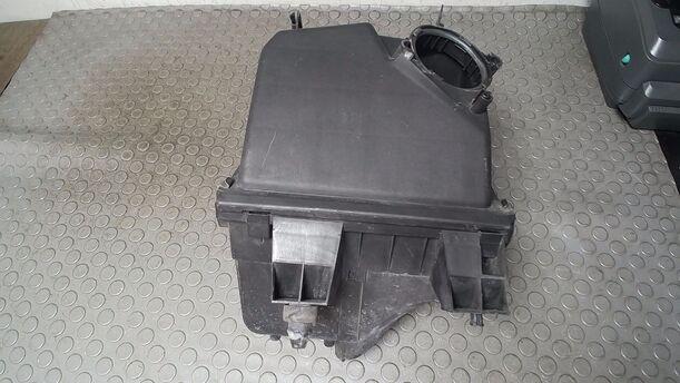 Foto: LUFTFILTERKASTEN eines Audi A6 Avant 2.5 TDI quattro