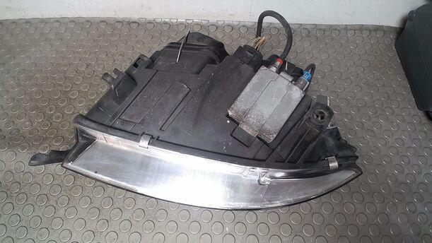 Foto: XENONSCHEINWERFER RECHTS ( HELLA / FACELIFT ) eines Audi A6 Avant 2.5 TDI quattro