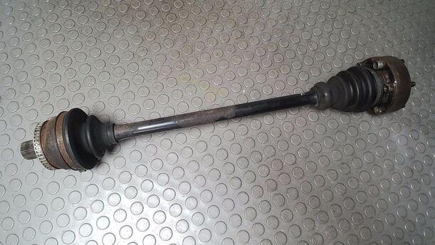Foto: ANTRIEBSWELLE HINTEN LINKS eines Audi A6 Avant 2.5 TDI quattro