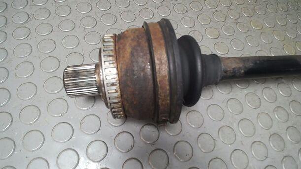 Foto: ANTRIEBSWELLE HINTEN LINKS eines Audi A6 Avant 2.5 TDI quattro