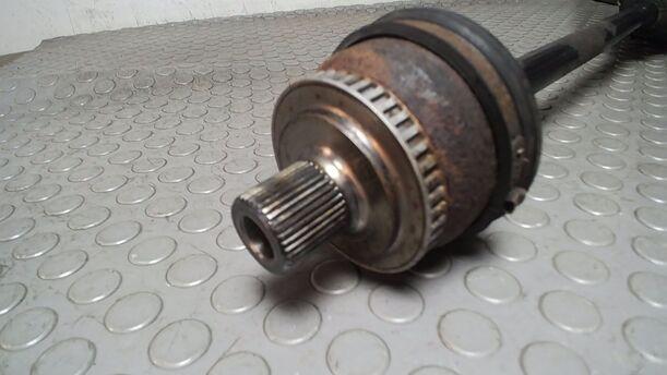 Foto: ANTRIEBSWELLE HINTEN LINKS eines Audi A6 Avant 2.5 TDI quattro