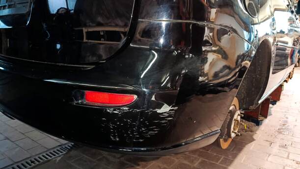 Foto: STOSSFÄNGER / STOßSTANGE HINTEN eines Mazda 5 1.8