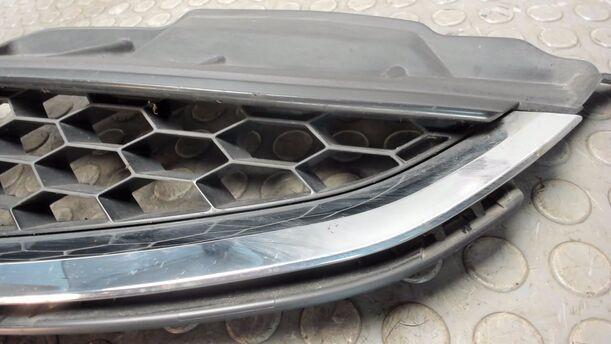 Foto: KÜHLERGRILL eines Mazda 5 1.8