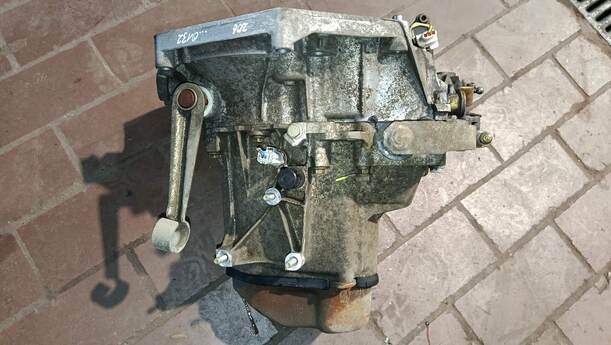 Foto: SCHALTGETRIEBE 5-GANG eines Peugeot 206 60