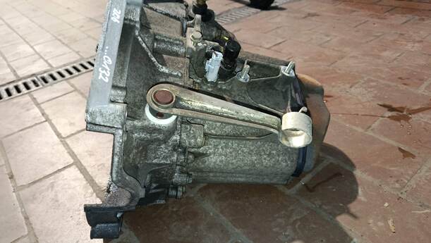 Foto: SCHALTGETRIEBE 5-GANG eines Peugeot 206 60