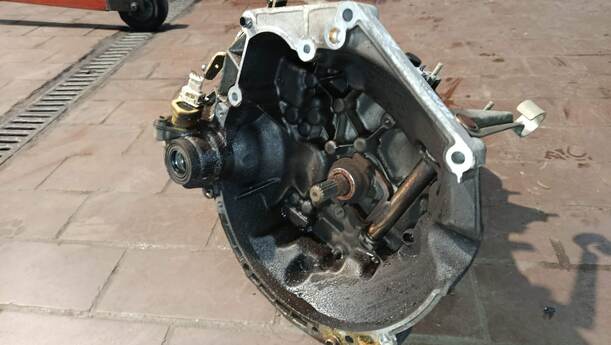 Foto: SCHALTGETRIEBE 5-GANG eines Peugeot 206 60