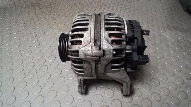 Foto: LICHTMASCHINE ( BOSCH / 140 A ) eines Audi A6 Avant 2.5 TDI quattro