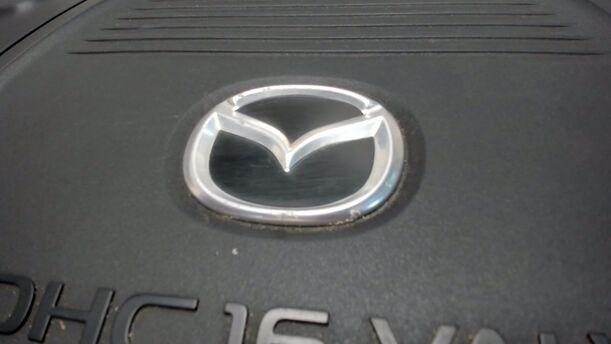 Foto: MOTORABDECKUNG / MOTORVERSCHALUNG eines Mazda 5 1.8