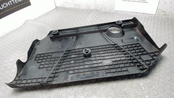 Foto: MOTORABDECKUNG / MOTORVERSCHALUNG eines Mazda 5 1.8