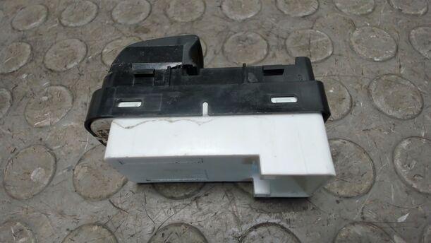 Foto: FENSTERHEBERSCHALTER eines Mazda 5 1.8