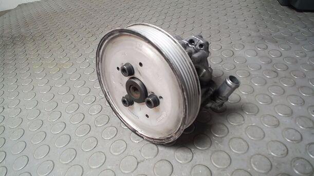 Foto: PUMPE SERVOLENKUNG / SERVOPUMPE eines Audi A6 Avant 2.5 TDI quattro