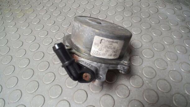 Foto: VAKUUMPUMPE/ UNTERDRUCKPUMPE eines Audi A6 Avant 2.5 TDI quattro