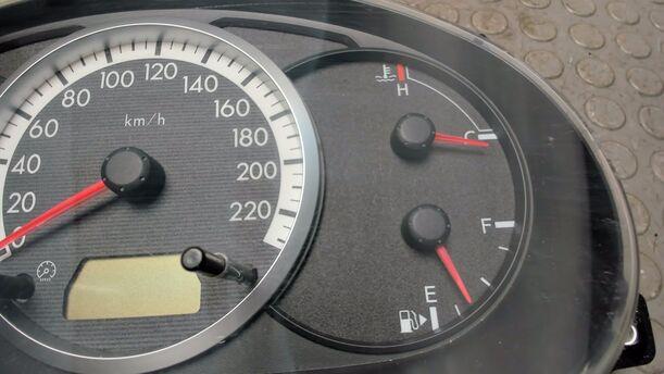 Foto: KOMBIINSTRUMENT / TACHOEINHEIT eines Mazda 5 1.8