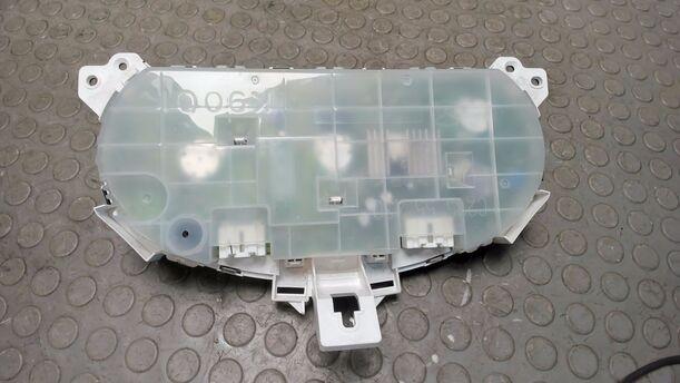 Foto: KOMBIINSTRUMENT / TACHOEINHEIT eines Mazda 5 1.8