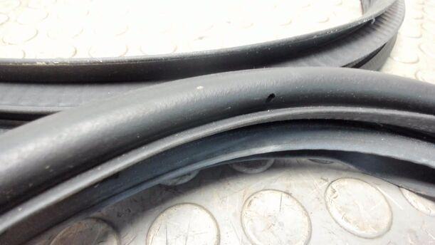 Foto: TÜRDICHTUNG VORNE LINKS eines Mazda 5 1.8