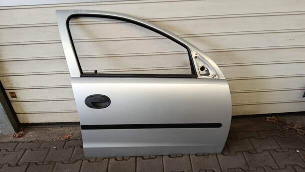 Foto: TÜR VORN RECHTS (4/5-TÜRER) eines Opel Corsa 1.0 12V