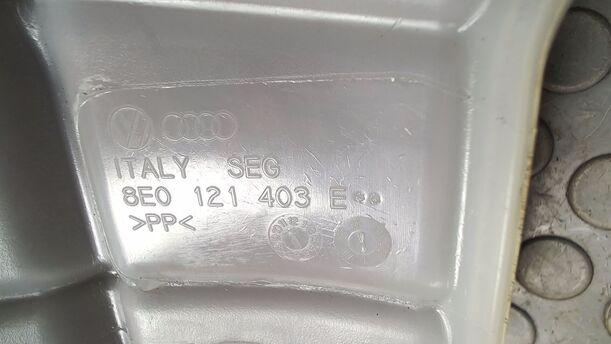 Foto: AUSGLEICHSBEHÄLTER eines Audi A6 Avant 2.5 TDI quattro