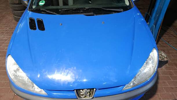 Foto: MOTORHAUBE ( LACKIERBEDÜFTIG ) eines Peugeot 206 60