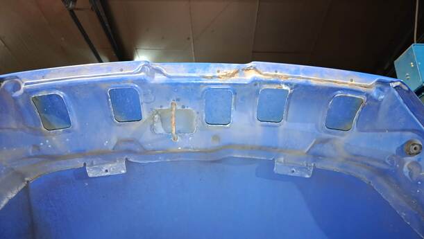 Foto: MOTORHAUBE ( LACKIERBEDÜFTIG ) eines Peugeot 206 60