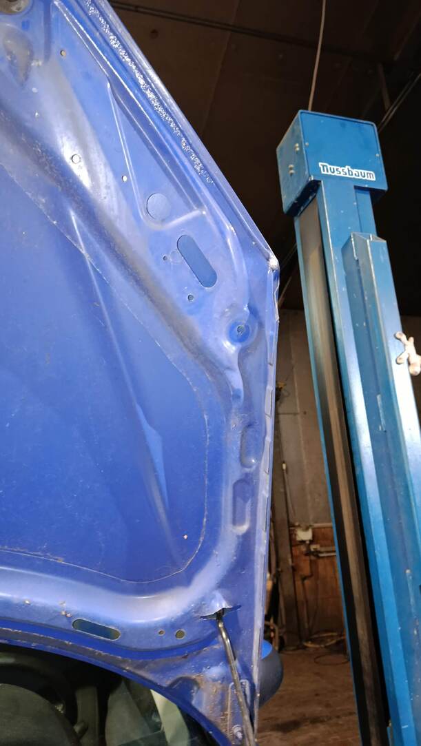 Foto: MOTORHAUBE ( LACKIERBEDÜFTIG ) eines Peugeot 206 60