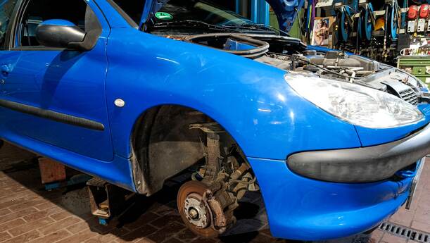 Foto: KOTFLÜGEL RECHTS eines Peugeot 206 60