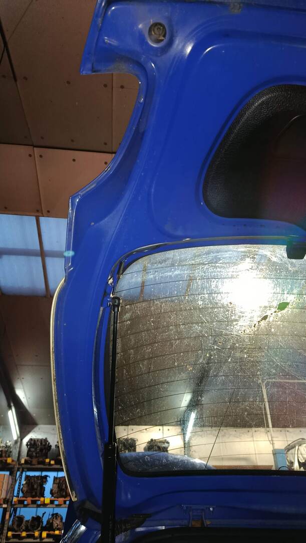Foto: HECKKLAPPE / HECKDECKEL (LACKIERUNGSBEDÜFTIG) eines Peugeot 206 60