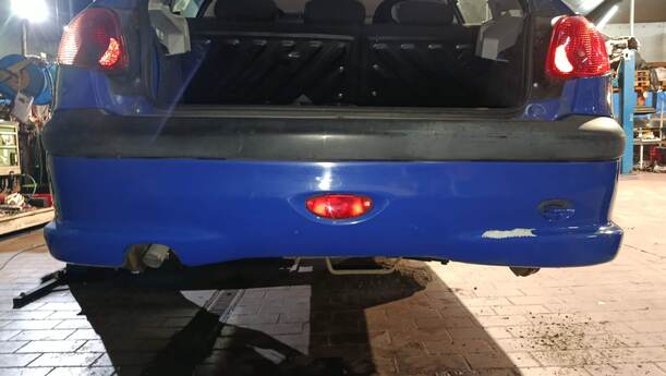 Foto: STOSSFÄNGER / STOßSTANGE HINTEN (SPORT) eines Peugeot 206 60